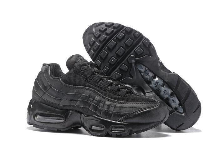 NIKE AIR MAX 95 TRIPLEBLACK