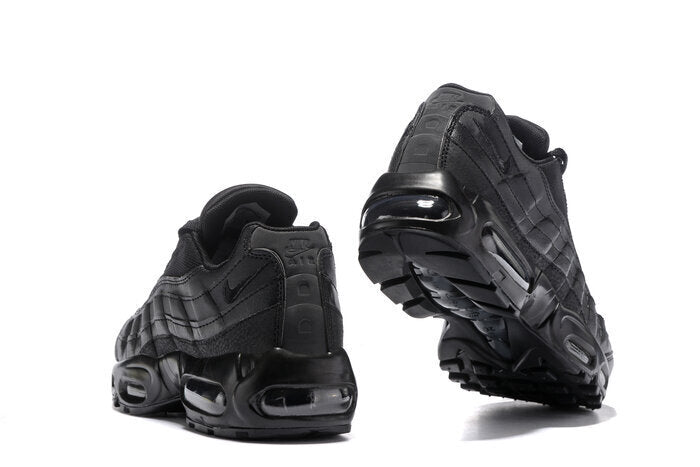 NIKE AIR MAX 95 TRIPLEBLACK